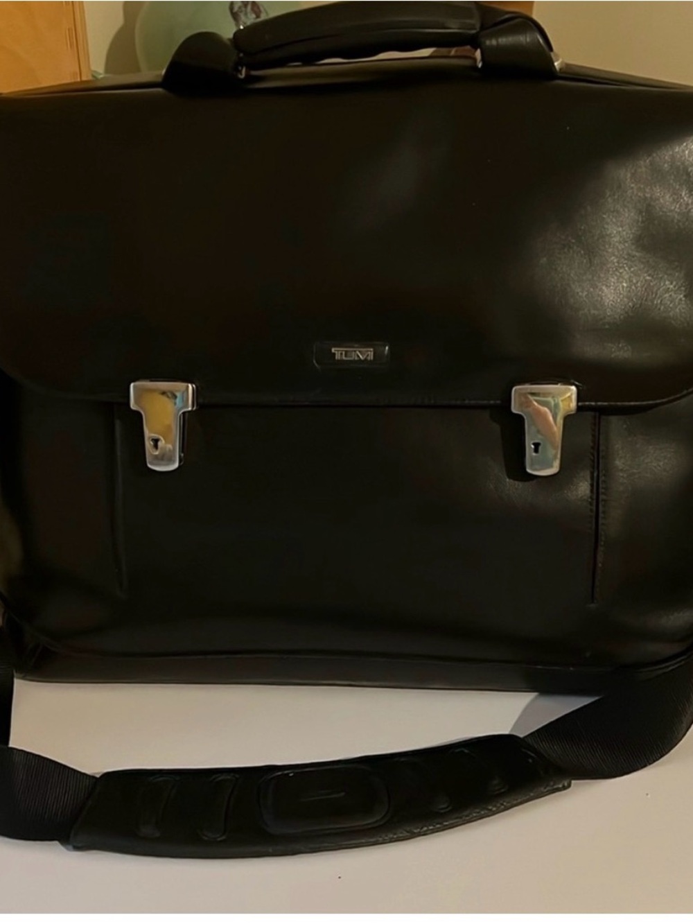 Tumi Black Leather Briefcase Messenger Bag AMAZING!! Bag